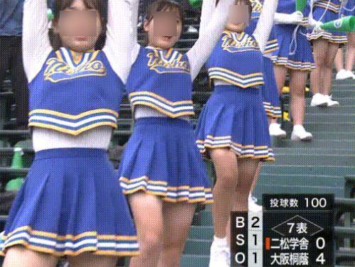 【盗撮】甲子園のTV中継で問題ハプニング！チアリーディングの女子校生のパンツ思いっきり丸見えｗｗｗ