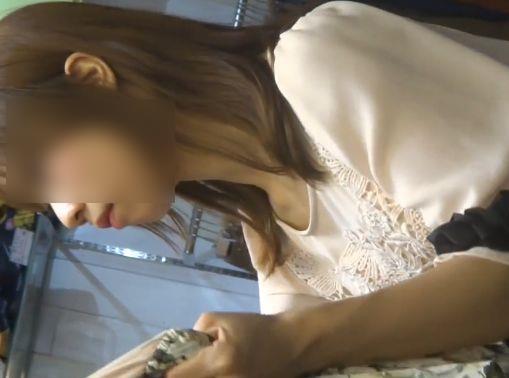 【隠撮】超可愛いギャルがショッピング中にパンチラを盗撮してきた！のトップ画像
