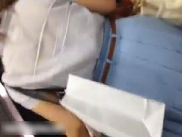 【隠撮】清楚系ギャルを尾行してパンチラ盗撮！スカート内の逆さ撮り純白パンティ！のトップ画像