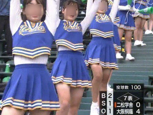 【盗撮】甲子園のTV中継で映り込んでしまったJKチアリーディングの美少女のパンチラ映像がこちらｗｗｗ