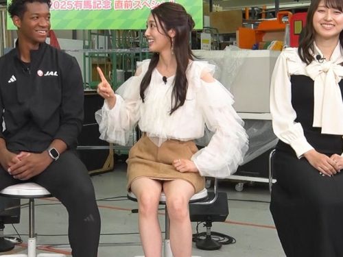 さんまウマ2025で藤江萌がミニスカ隙間からパンチラのトップ画像